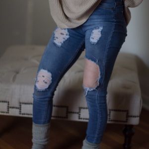 Fashion Nova distressed jeans SIZE 3